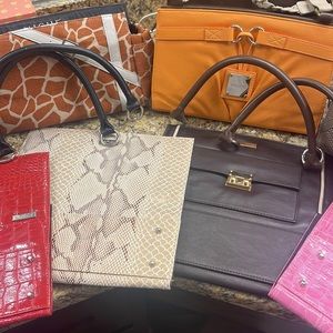 10 MICHE interchangeable purses to match and accessories included.